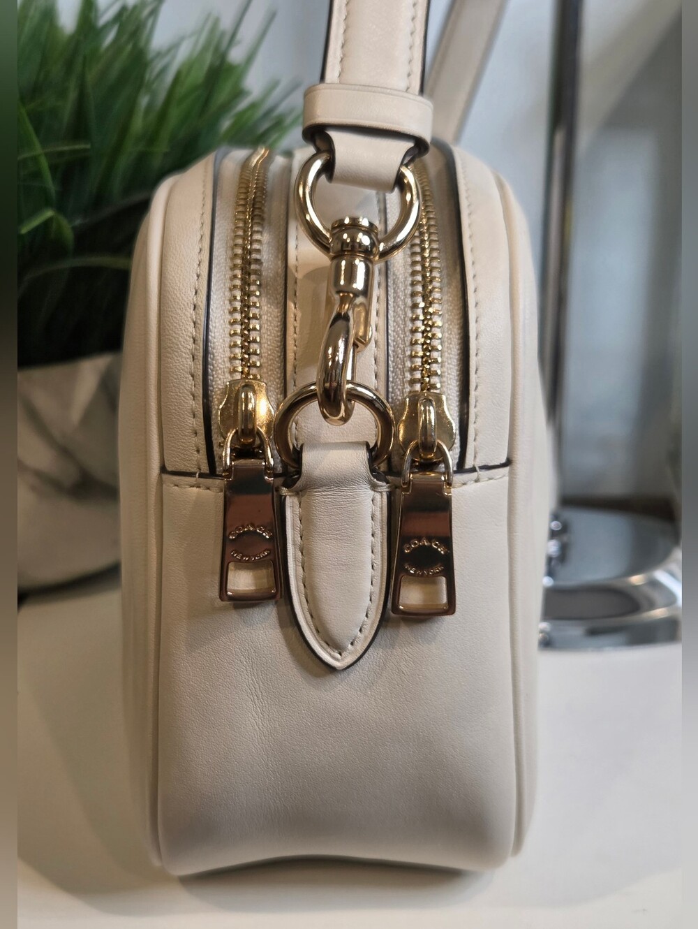 Coach Jes Crossbody Quilted Leather Camera Bag Chalk White & Gold. - Picture 3 of 16